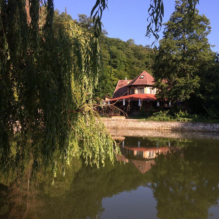 Hotel Sikfokut 诺茨瓦约 外观 照片