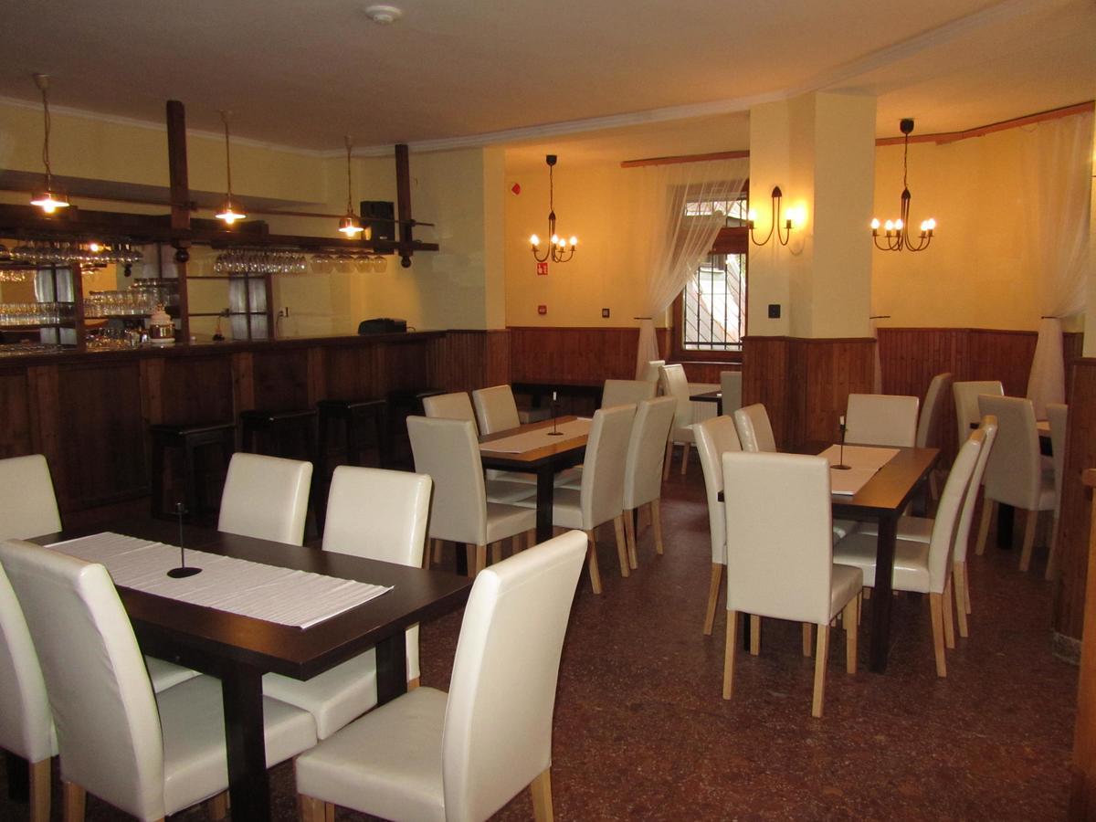 Hotel Sikfokut 诺茨瓦约 外观 照片